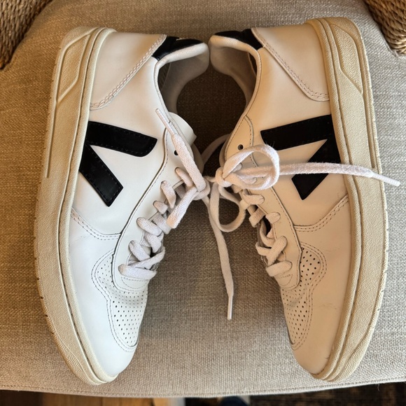 Veja Shoes - Veja White and Black Women's Sneakers